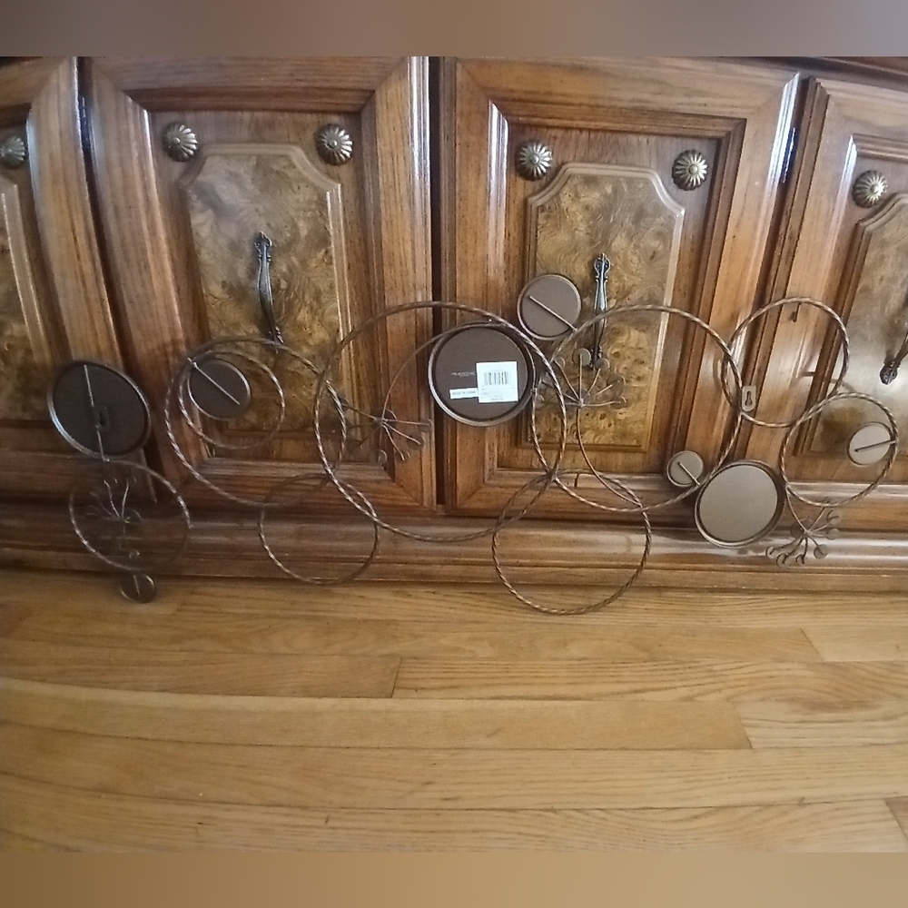Metal Hanging Wall Art with Hooks​​​ - Picture 3 of 6